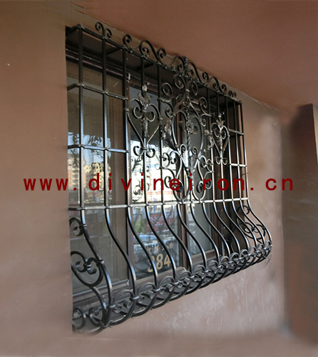 1725177833267973.jpg 鐵藝護(hù)窗2-.jpg